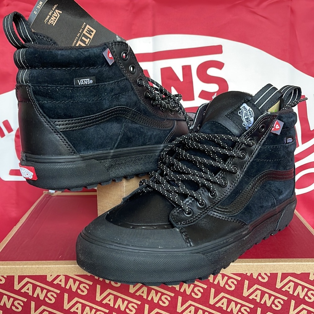 Vans WOMENS Sk8-Hi Mte-2
Black/Black
VN0007NKBKA
 boots - sneakers
